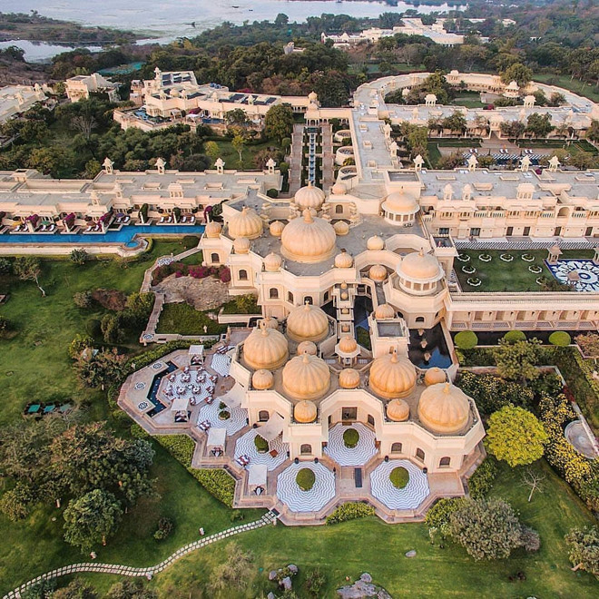 
Toàn cảnh tòa lâu đài đẹp như mơ ở thành phố Udaipur (Ấn Độ), nơi sẽ tổ chức đám cưới linh đình vào ngày 12.