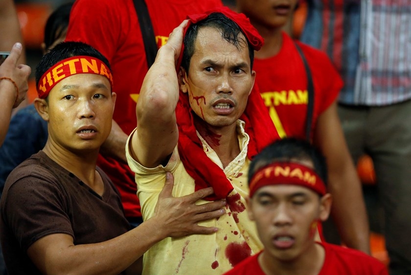 
CĐV Việt từng bị hành hung trên khán đài Shah Alam tại AFF Cup 2014.