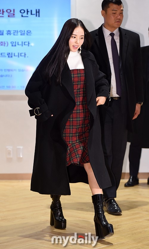 
Min Hyo Rin khiến công chúng bất ngờ với thân hình tăng cân kì lạ