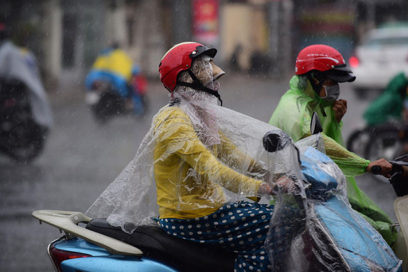 
TP. Hồ Chí Minh mưa lớn gây kẹt xe giờ cao điểm ở nhiều tuyến đường.
