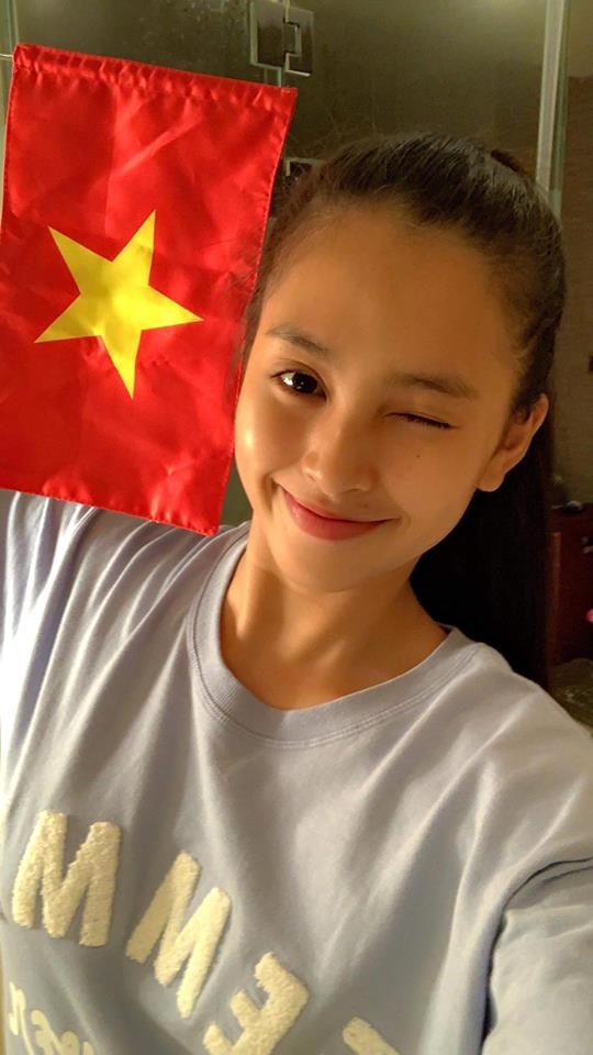 
Hoa hậu Trần Tiểu Vy ăn mừng chiến thắng từ Trung Quốc. - Tin sao Viet - Tin tuc sao Viet - Scandal sao Viet - Tin tuc cua Sao - Tin cua Sao