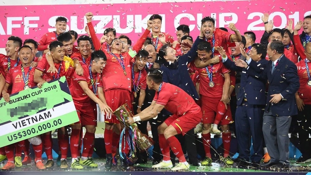 
Tuyển Việt Nam lên ngôi ở AFF Cup 2018 sau chiến thắng trước Malaysia ở chung kết - Ảnh: Internet