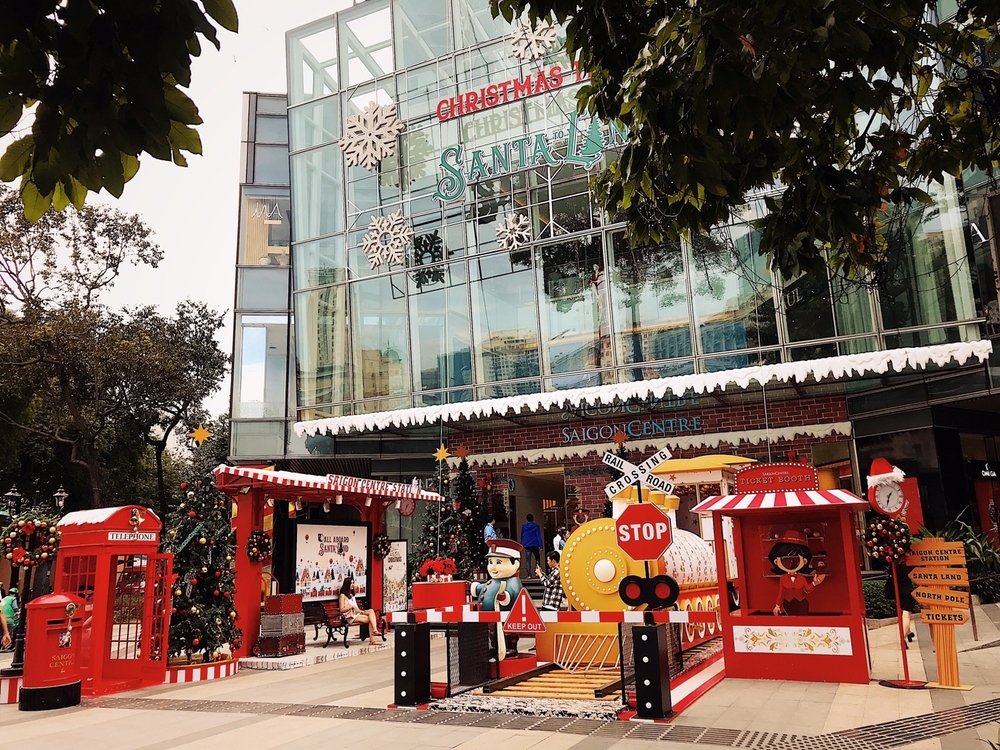 
Với concept như một thị trấn thu nhỏ mang nét cổ kính và lãng mạn, Saigon Center là địa điểm mà dân "sống ảo" nhất định phải ghé qua trong mùa Giáng sinh năm nay.