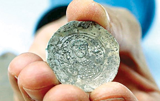 Tìm thấy những cổ vật bằng vàng với niên đại hơn 900 năm ở Israel