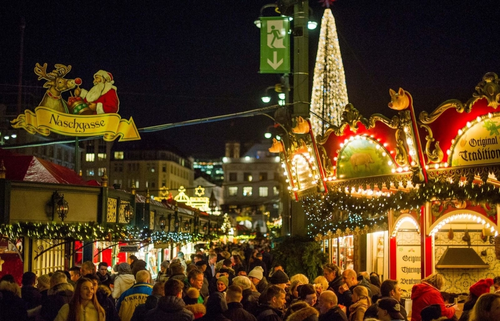 
Không khí nhộn nhịp, vui vẻ chờ đón Giáng sinh sắp tới có thể được thấy ở một khu chợ tại Hamburg, Đức 