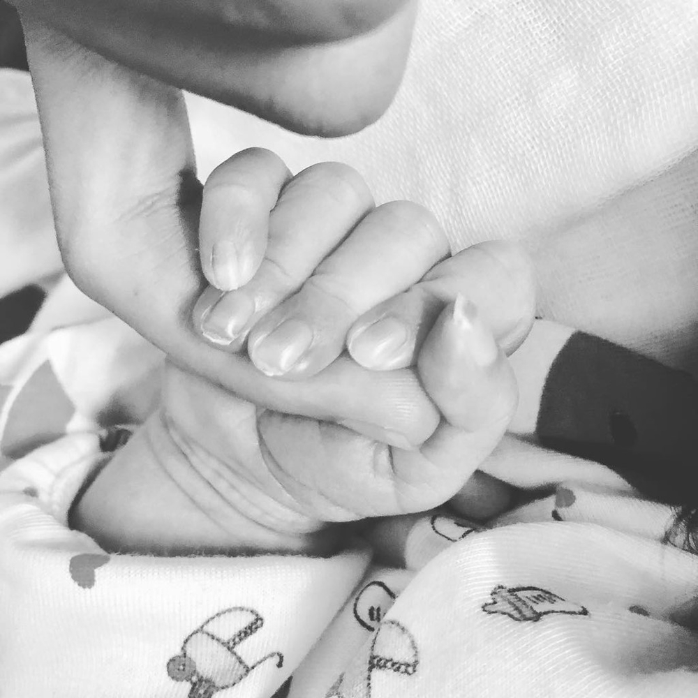 
Khoảnh khắc hạnh phúc bên gia đình nhỏ của anh khiến nhiều người ngưỡng mộ - Ảnh: Instagram NV