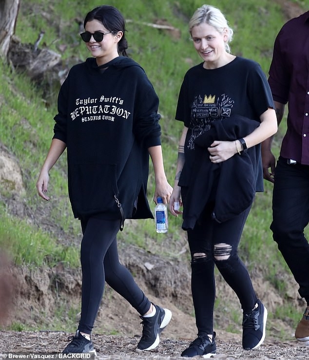 
Có vẻ như Selena đang tập trung cho việc hồi phục sức khoẻ sau khi xuất viện.