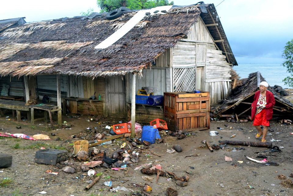 Duyên hải Indonesia sau thảm họa sóng thần: Nhà cửa tan hoang, gần 1000 người thương vong, mất tích