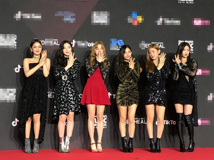 
(G)I-DLE​.
