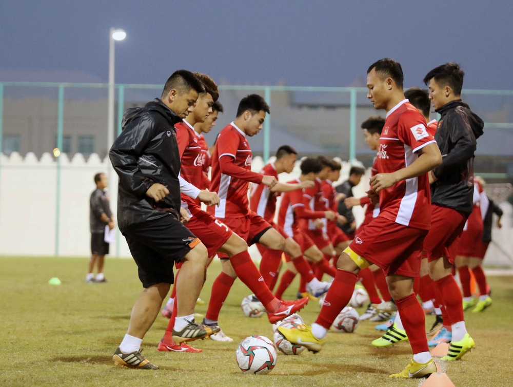 
Các cầu thủ Việt Nam tiếp tục hoàn thành buổi tập thứ 2 trên đất Qatar.