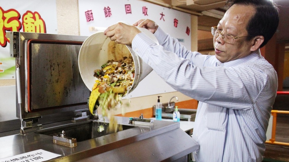 
Tại những thành phố lớn như Bắc Kinh, Thượng Hải... lượng thức ăn thừa đổ đi có thể lên tới cả chục ngàn tấn mỗi ngày
