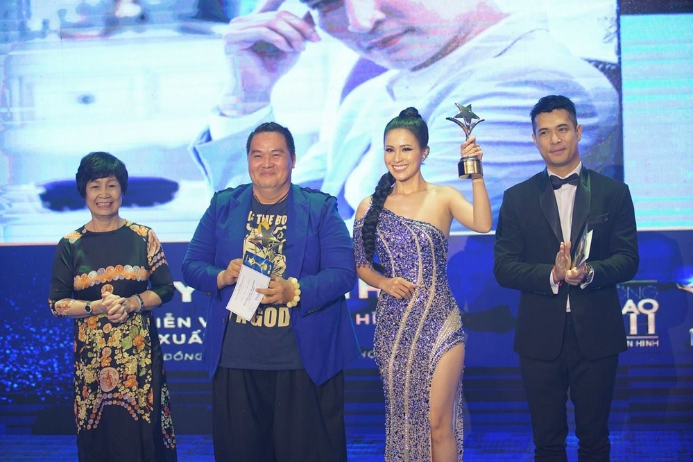 


Thuỳ Trang xinh đẹp khi lên nhận giải Nữ diễn viên truyền hình được yêu thích 2018