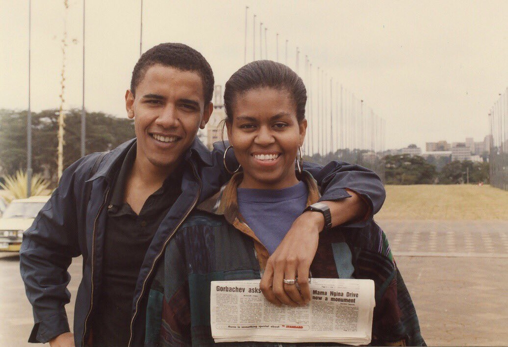 
Cựu Tổng thống Mỹ đăng bức ảnh chụp từ thời còn hẹn hò để chúc mừng sinh nhật lần thứ 55 của vợ 