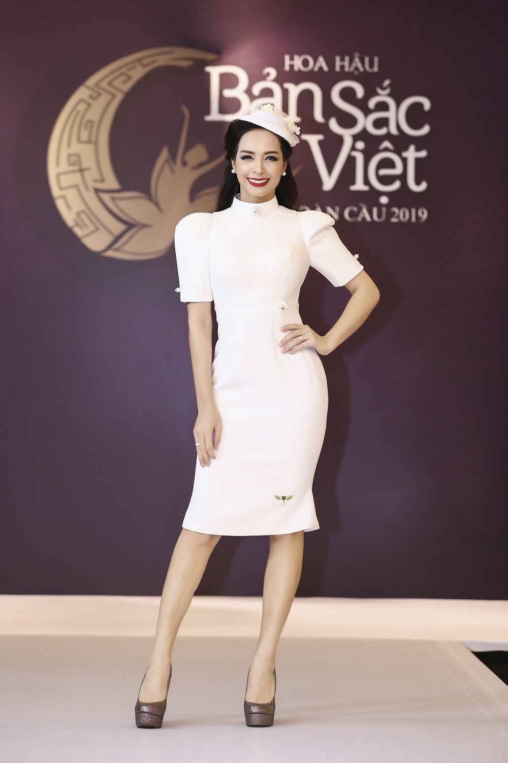 Sau 120 phút nghẹt thở của ĐT Việt Nam, bạn gái Trọng Đại rạng rỡ dự thi HH Bản sắc Việt toàn cầu - Tin sao Viet - Tin tuc sao Viet - Scandal sao Viet - Tin tuc cua Sao - Tin cua Sao