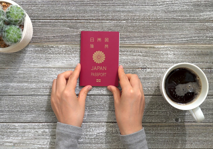 
1. Nhật Bản giữ nguyên vị trí cao nhất trong danh sách những tấm passport quyền lực nhất thế giới. Công dân của họ được tự do đi tới 190 nước mà không cần visa.