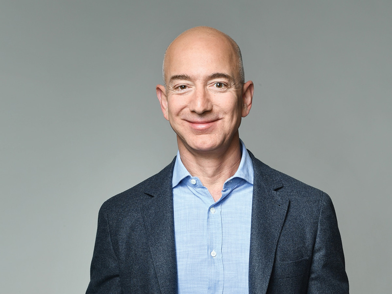 
Dù giàu có nhất thế giới nhưng Jeff Bezos ​lại làm từ thiện khá chắt chiu.