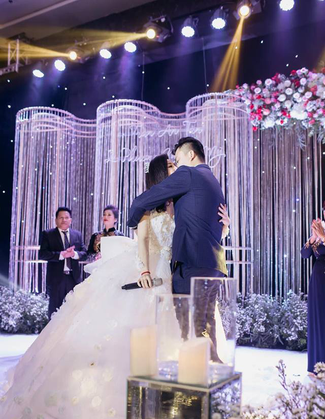 Trọn vẹn khoảnh khắc đẹp trong đám cưới của hot girl Vân Navy và chồng đại gia - Tin sao Viet - Tin tuc sao Viet - Scandal sao Viet - Tin tuc cua Sao - Tin cua Sao