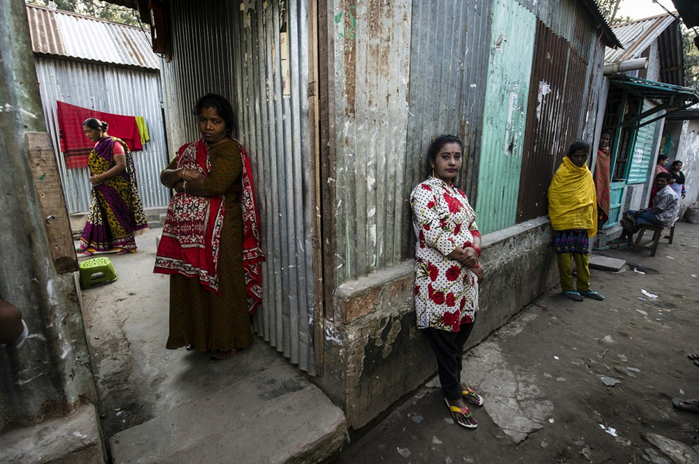 Phận gái bán hoa ở Bangladesh: Bị ép uống thuốc tăng trọng, 12 tuổi đã phải tiếp khách