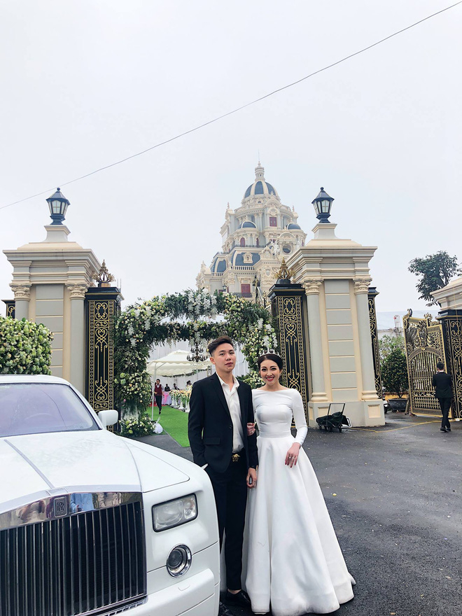 
Tòa lâu đài của gia đình cô dâu Nam Định gây "sốt" CĐM.