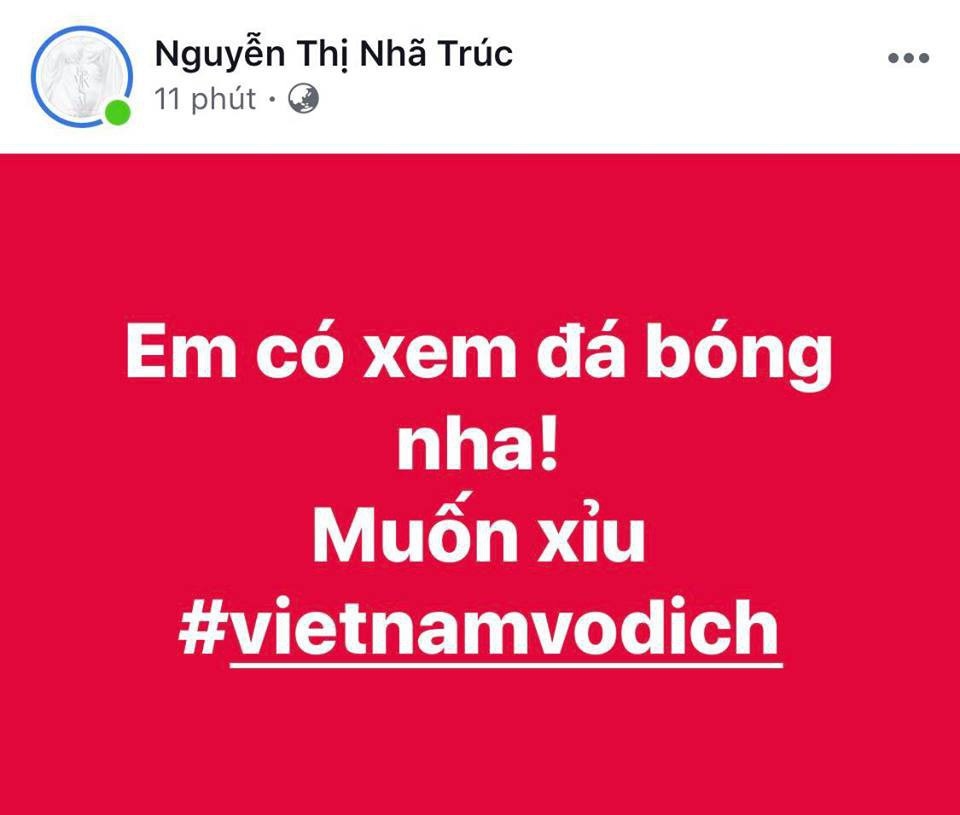 
Và khá nhiều nghệ sĩ Việt đã theo dõi trận đấu mừng khi đội tuyển Việt Nam đã ghi được những bàn thắng để vào vòng tứ kết theo tại Asian Cup 2019.  - Tin sao Viet - Tin tuc sao Viet - Scandal sao Viet - Tin tuc cua Sao - Tin cua Sao