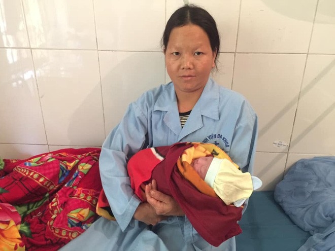 
Mẹ con chị Thao sau đó đã được đưa tới bệnh viện và sức khỏe hiện đã ổn định 