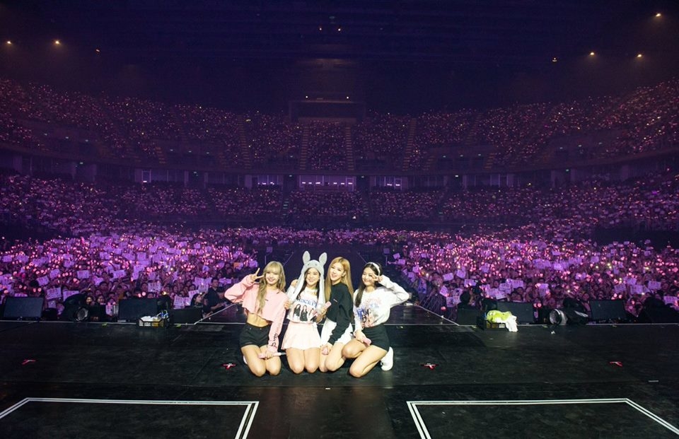 Chỉ với những bức ảnh về concert BLACKPINK, bạn đã có thể cảm nhận được sức sống, sự quyết liệt và nhiệt huyết của nhóm nhạc đình đám này. Hãy tìm hiểu thêm và cùng đắm mình trong không khí cuồng nhiệt của BLACKPINK và Blink ngay nhé!