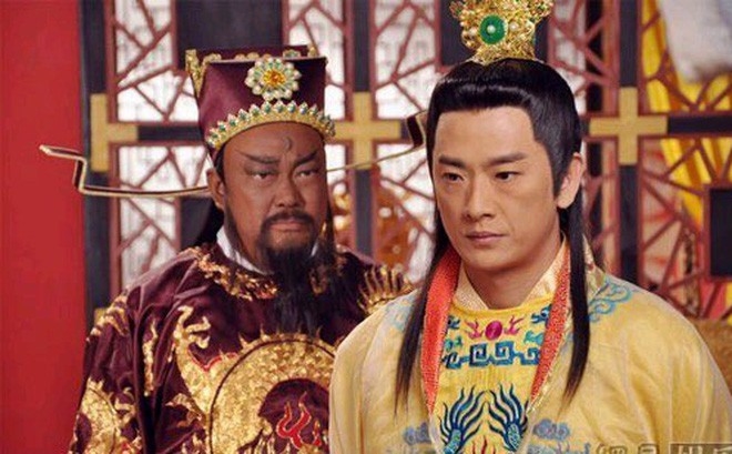 
Việc một số tư liệu có nhắc tới phương thuốc quý mà vua Tống ban cho Bao Công đã khiến vị Hoàng đế này trở thành một trong số những người bị hiềm nghi nhiều nhất.