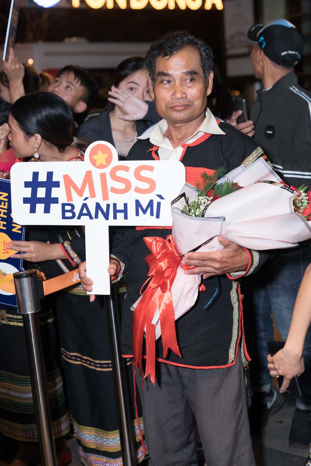 Sau thành tích Top 5 Miss Universe 2018, H'Hen Niê hạnh phúc trở về buôn làng - Tin sao Viet - Tin tuc sao Viet - Scandal sao Viet - Tin tuc cua Sao - Tin cua Sao