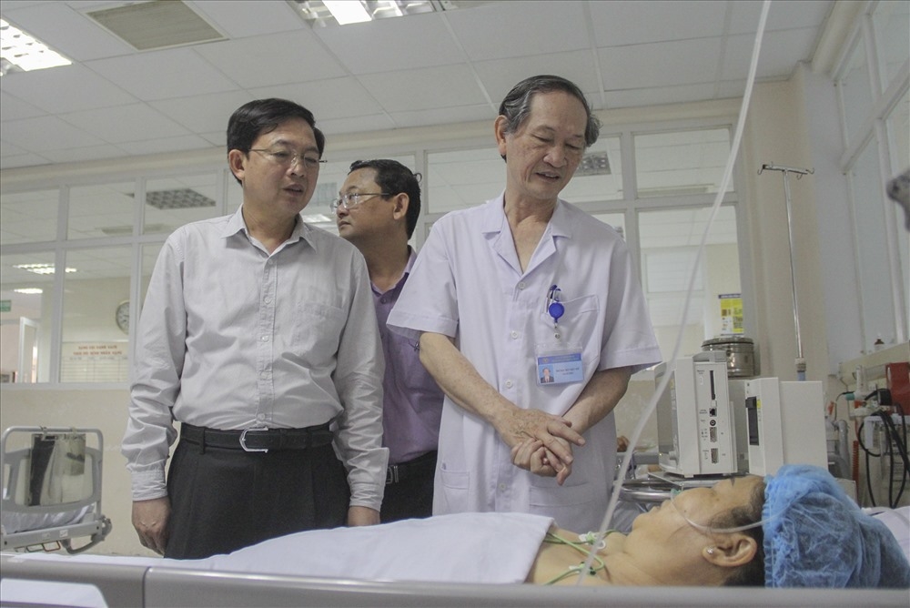 Chủ tịch UBND tỉnh Bình Định Hồ Quốc Dũng đã đến trực tiếp tại bệnh viên thăm hỏi, động viên các nạn nhân