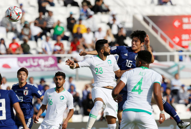 
Saudi Arabia gặp khó khăn trước lối chơi chặt chẽ của Nhật Bản.