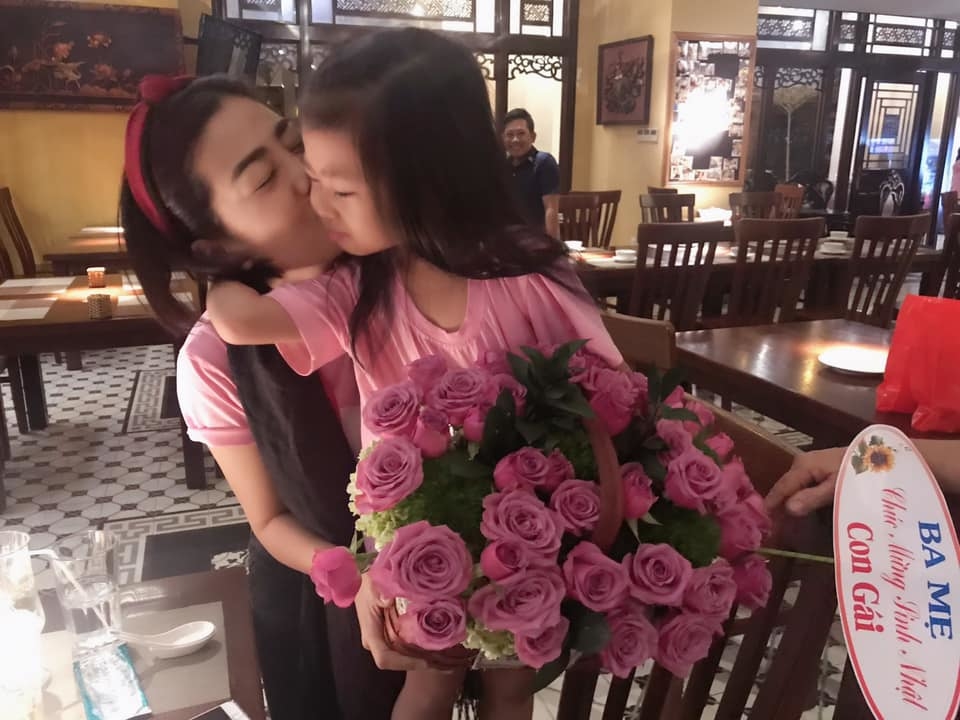 Tròn 5 tháng trị ung thư, Mai Phương đón sinh nhật bên con gái Lavie và bố mẹ - Tin sao Viet - Tin tuc sao Viet - Scandal sao Viet - Tin tuc cua Sao - Tin cua Sao