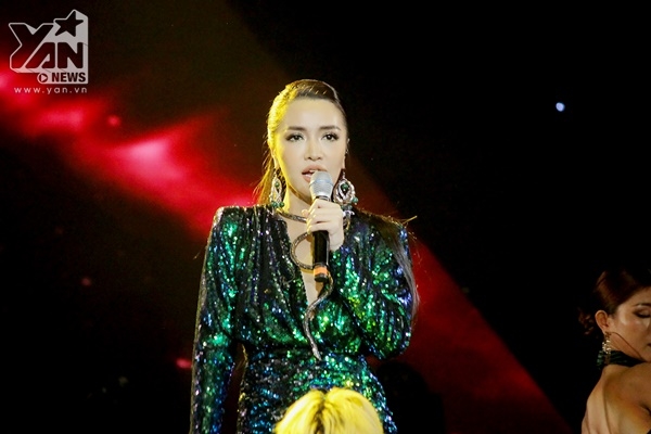 
Bích Phương là nữ ca sĩ được gọi tên nhiều nhất tại lễ trao giải Làn sóng xanh Next Step.