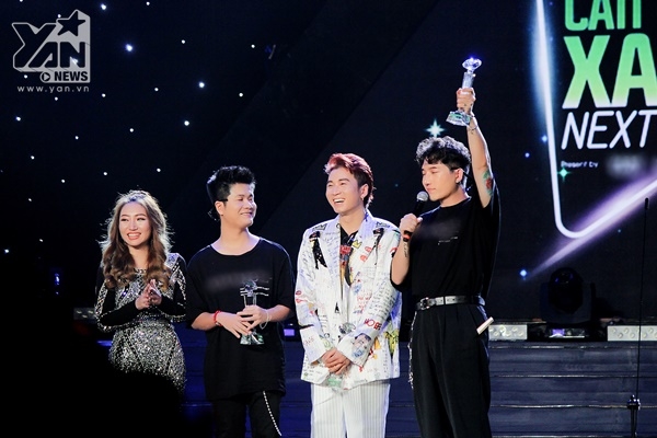 
Bản hit Người lạ ơi đã giúp Orange, Châu Đăng Khoa, Karik giành chiến thắng trong hạng mục Top 10 ca khúc được yêu thích nhất, Ca khúc hiện tượng.