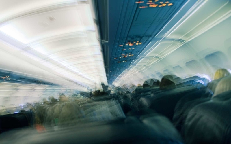 8 hành động thiếu văn minh của hành khách trên máy bay: Số 7 đặc biệt gây khó chịu