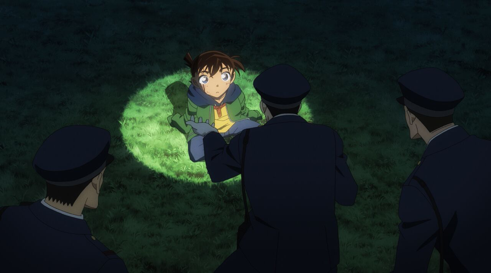 
Hình hài đầu tiên của Shinichi "teo nhỏ" được trình diện. Trong khi cảnh sát đang bối rối không biết cậu là ai thì Shinichi vẫn chưa nhận ra, mình đã trở thành đứa trẻ.