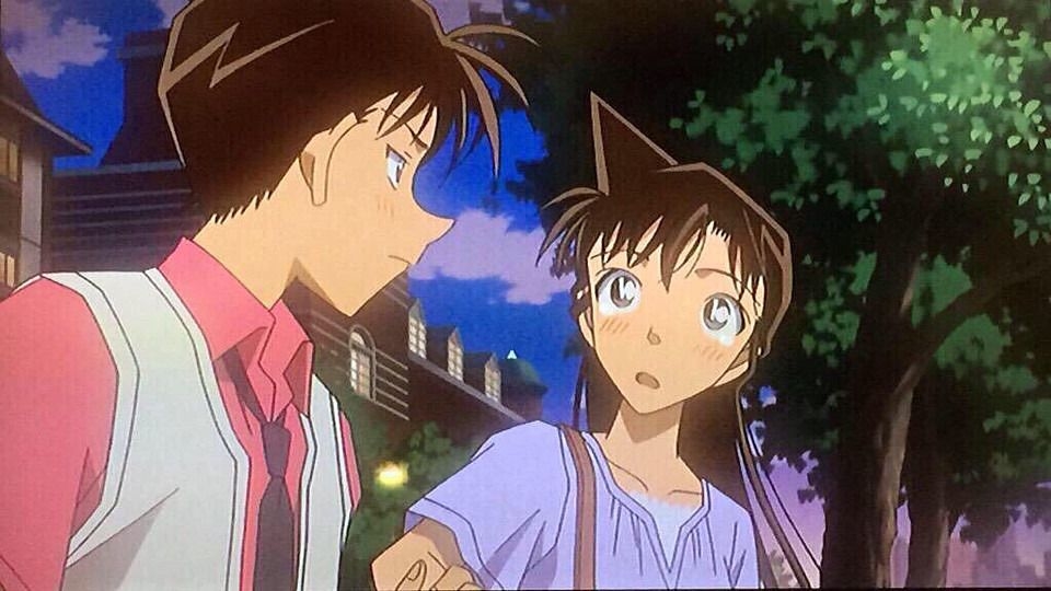 
Khoảnh khắc không thể thiếu chắc chắn là màn tỏ tình lãng mạn bên Tháp đồng hồ Big Ben của Shinichi và Ran Mori. Đây cũng là lần đầu tiên, cặp đôi chính thức thổ lộ tình cảm khiến dân tình phát sốt vì tập phim này. 