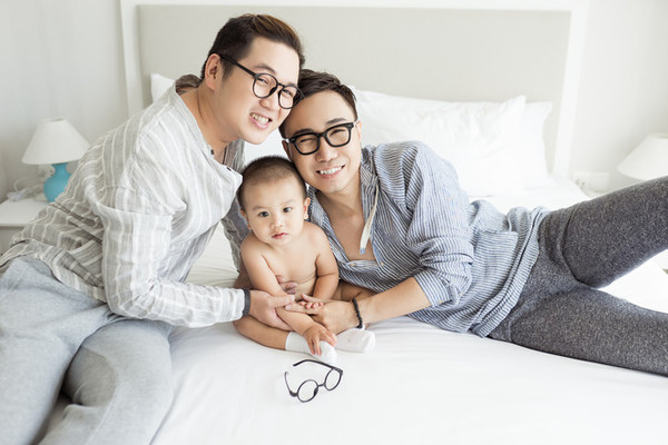 
Gia đình nhỏ của Ngọc Tân – Anh Vũ nhận được nhiều sự ngưỡng mộ của cộng đồng LGBT.