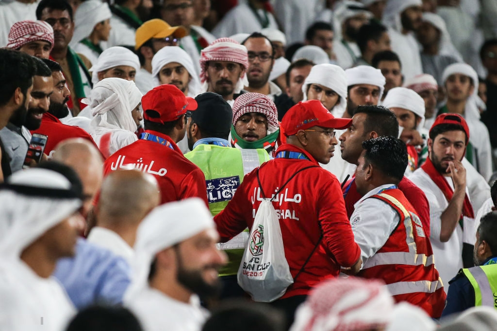 
Hiện người hâm mộ bóng đá đang tranh cãi rất nhiều về trận đấu giữa tuyển Qatar và UAE. Dĩ nhiên, tỉ số thì chẳng còn gì phải bàn mà chỉ là những chuyện bên lề mà thôi.