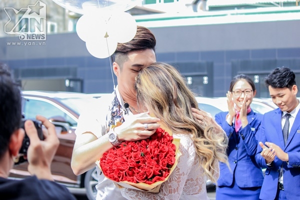 HOT: Trọn vẹn khoảnh khắc hạnh phúc của Lâm Chấn Khang và bạn gái trong ngày cầu hôn