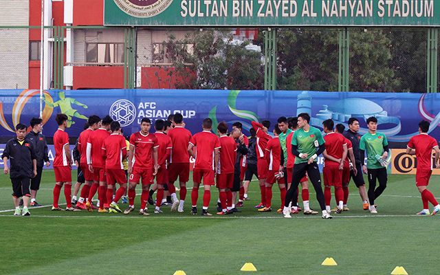 
Sau khi đặt chân đến UAE, ĐT Việt Nam đã tiếp tục tập luyện để chuẩn bị cho Asian Cup 2019.