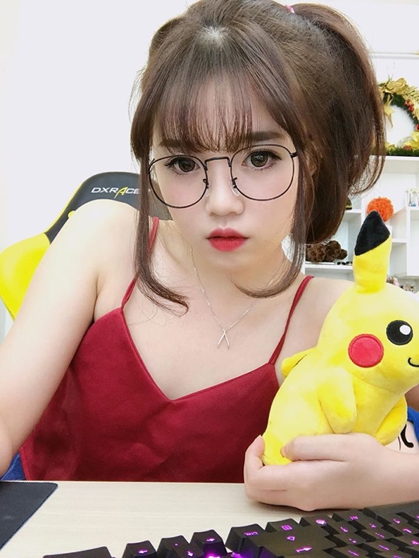 Top 6 nữ streamer quyến rũ và đông fan nhất VN hiện nay: Hạng 1 không bất ngờ