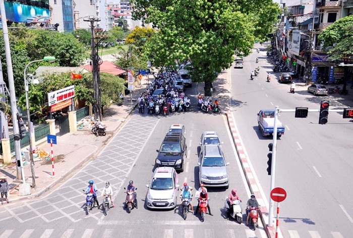 Nắng nóng kinh hoàng tại TP. HCM: Người dân không nên ra đường từ 10h - 16h