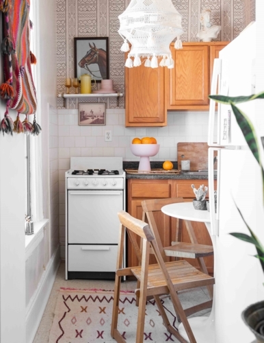 
Bếp được sử dụng nội thất nhỏ gọn để tiết kiệm cho không gian nhà nhỏ