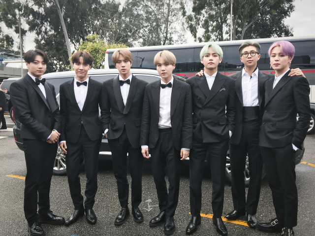 V BTS viral netizens thế giới sau màn trình diễn Grammy  2sao