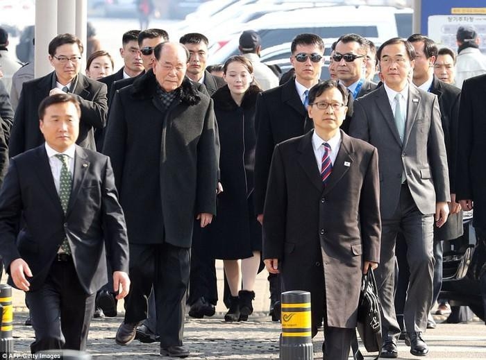 Cô Kim Yo-jong đã xây dựng cho anh trai hình ảnh một nhà lãnh đạo đầy uy quyền nhưng gần gũi với nhân dân. Ảnh: AFP