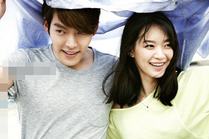 
Năm 2015, cặp đôi Shin Min Ah - Kim Woo Bin bén duyên sau khi đóng chung một quảng cáo