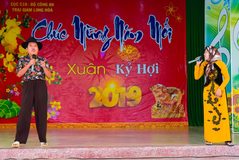 Đàm Vĩnh Hưng - Trường Giang biểu diễn ở sân khấu đặc biệt nhất ngày đầu năm mới