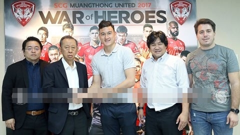 
Thủ môn số 1 tuyển Việt Nam đã có cuộc gặp gỡ với ban lãnh đạo Muangthong United