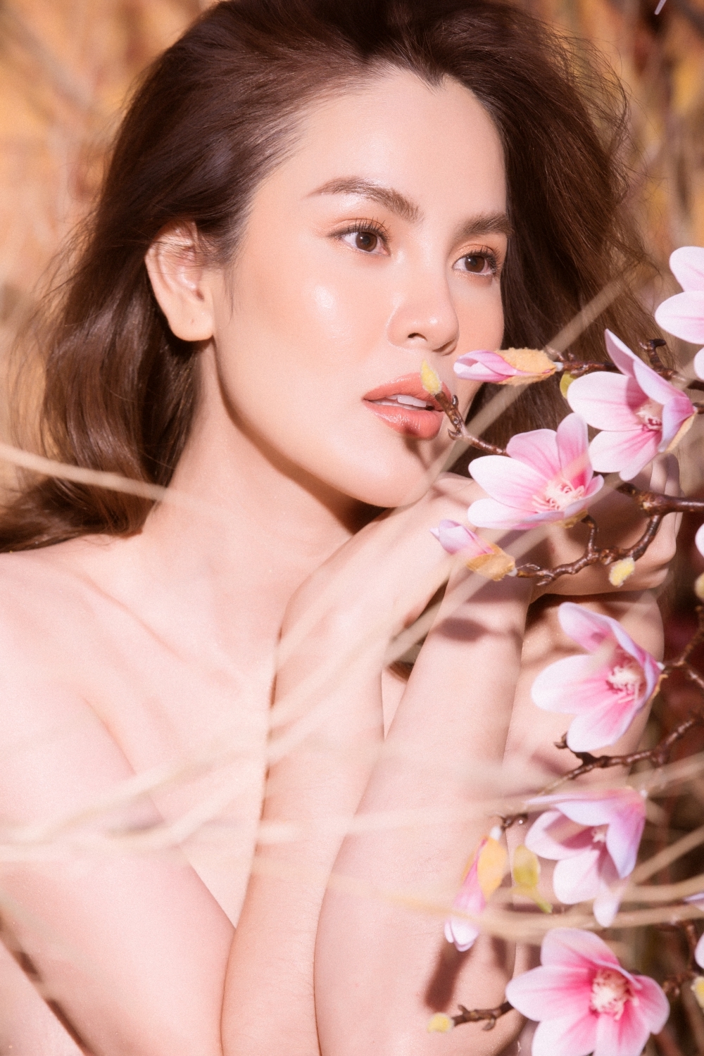 Hoa hậu Phương Lê táo bạo chào ngày đầu năm mới bằng bộ ảnh 