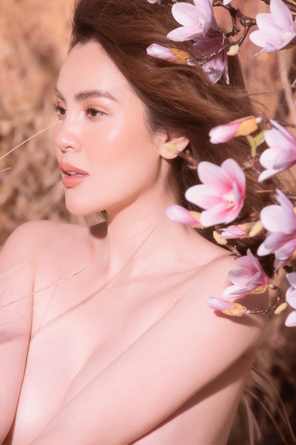 Hoa hậu Phương Lê táo bạo chào ngày đầu năm mới bằng bộ ảnh 